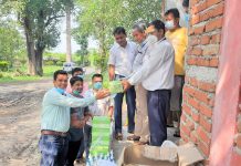 चन्द्रनिगाहपुरका युवाहरु द्धारा स्वास्थ्य सामाग्री हस्तान्तरण