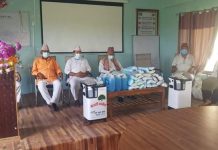 कांग्रेसका नेता उमाकान्त चौधरी र रमेश दंगालद्वारा निजगढ नगरपालिकालाई स्वास्थ्य सामाग्री वितरण