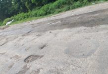 राजमार्गको बिभिन्न स्थानमा खाल्टाखुल्टी