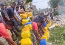 गरुडामा प्रहरीद्वारा अवैध मदिरा नष्ट