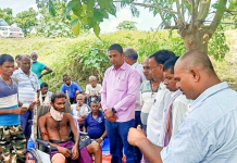 गाउँपालिकाका अध्यक्ष साहले गरे सहनीलाई खाद्यान्न सहयोग