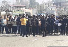 महोत्तरीका विद्यार्थीहरु एमसीसी अनुमोदनको विरोधमा