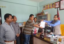 निजगढका मेयर पुरीद्वारा प्रमुख प्रशासकिय अधिकृतको कार्यकक्षमा तालाबन्दी