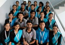 सेवामा पुरुष नर्स