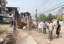 खानेपानी पाइपलाईन बिस्तार र अवरुद्ध पानी सुचारु गर्न खाडल खन्न सुरु
