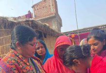 मौलापुरकी मेयर रिना साह द्वारा छोरीको बिहेमा चेक हस्तान्तरण